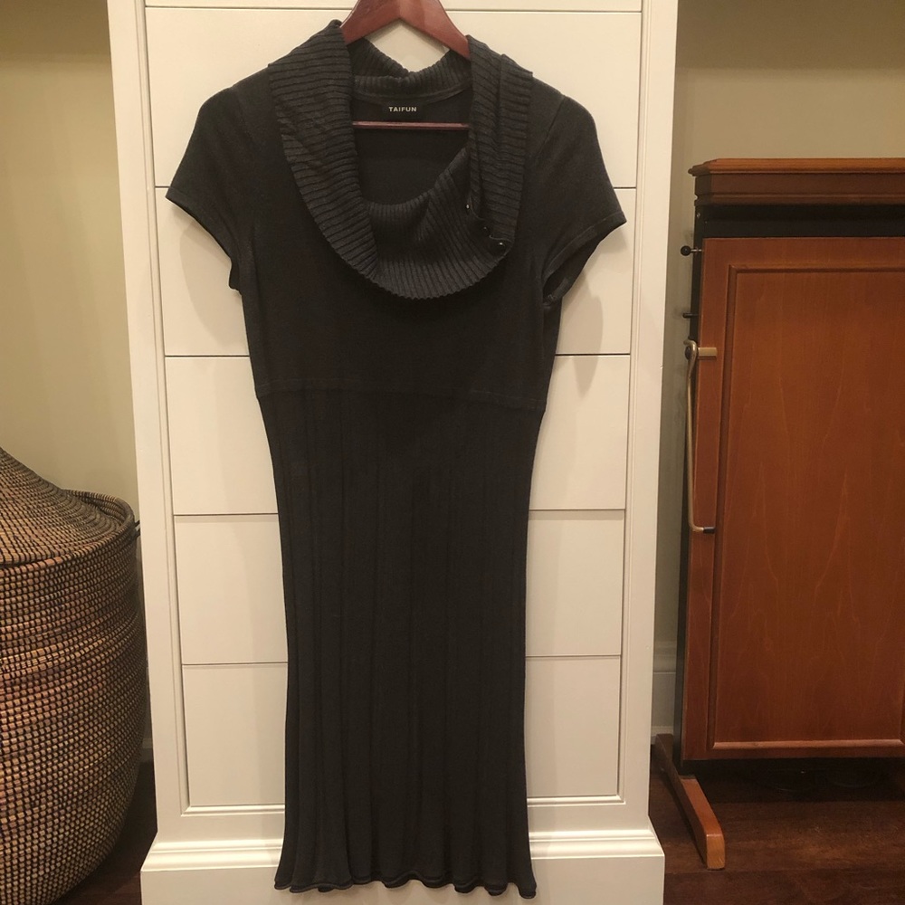 Loose fitting dress - size small
